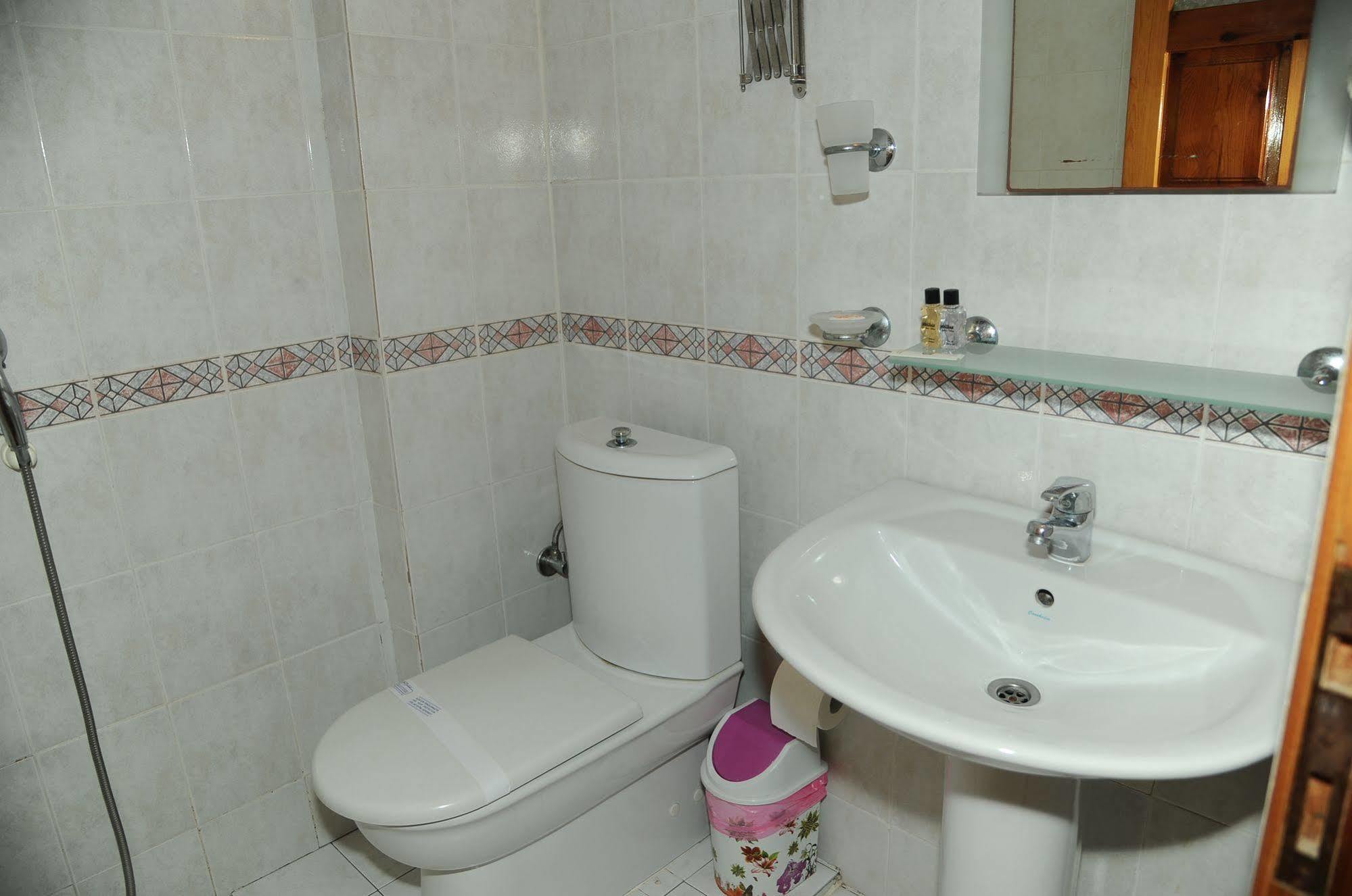 קוסדסי Hotel Dorukhan מראה חיצוני תמונה