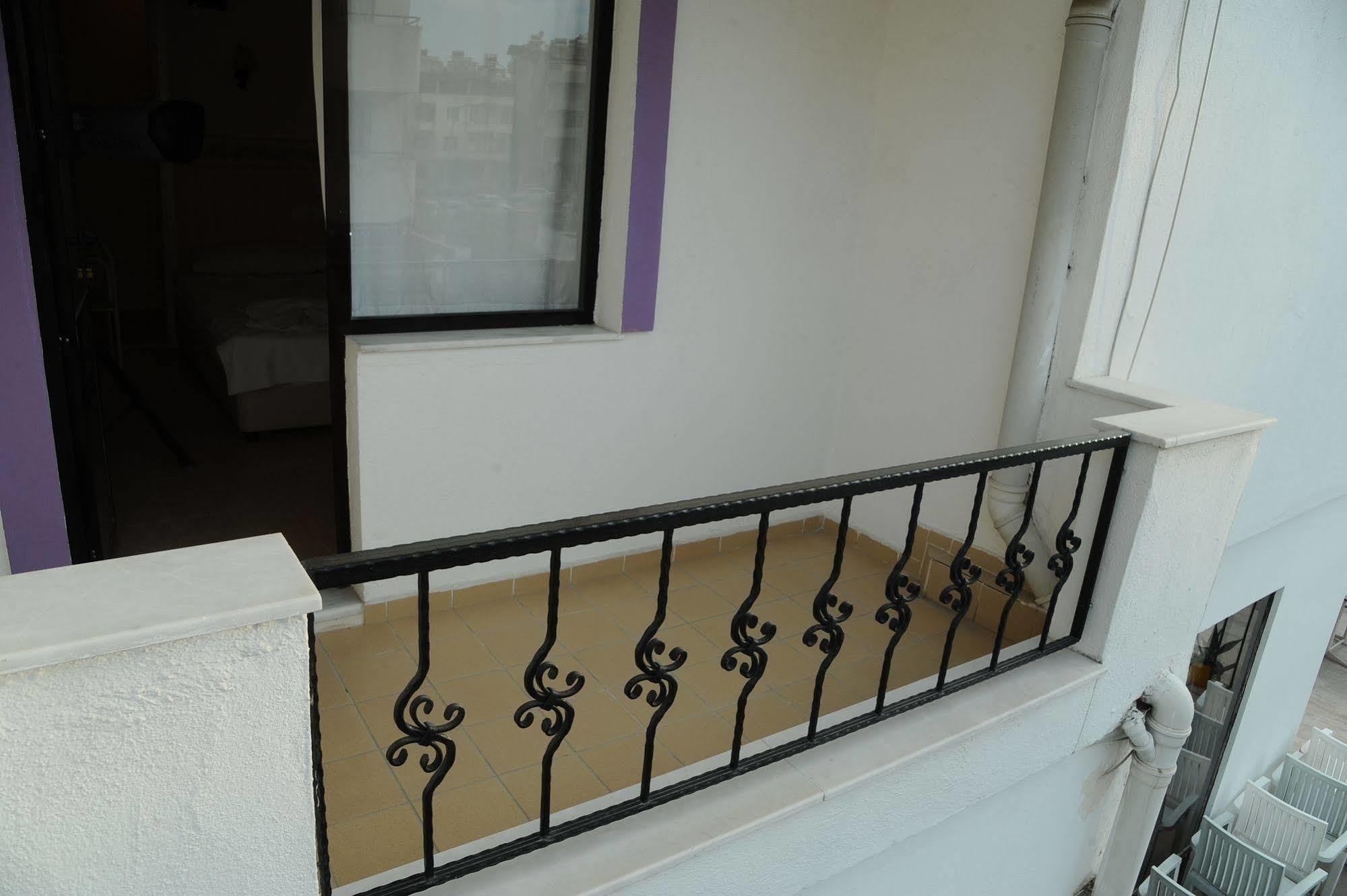 קוסדסי Hotel Dorukhan מראה חיצוני תמונה
