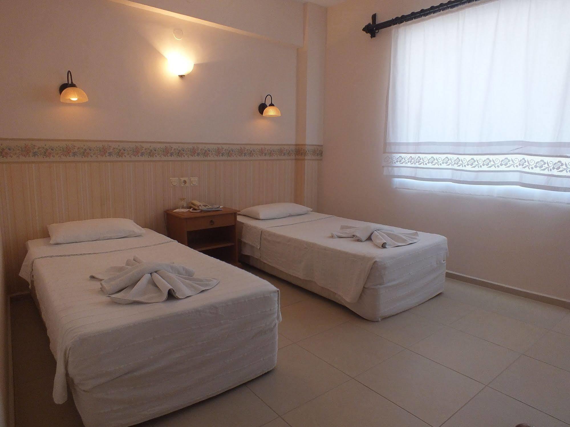 קוסדסי Hotel Dorukhan מראה חיצוני תמונה