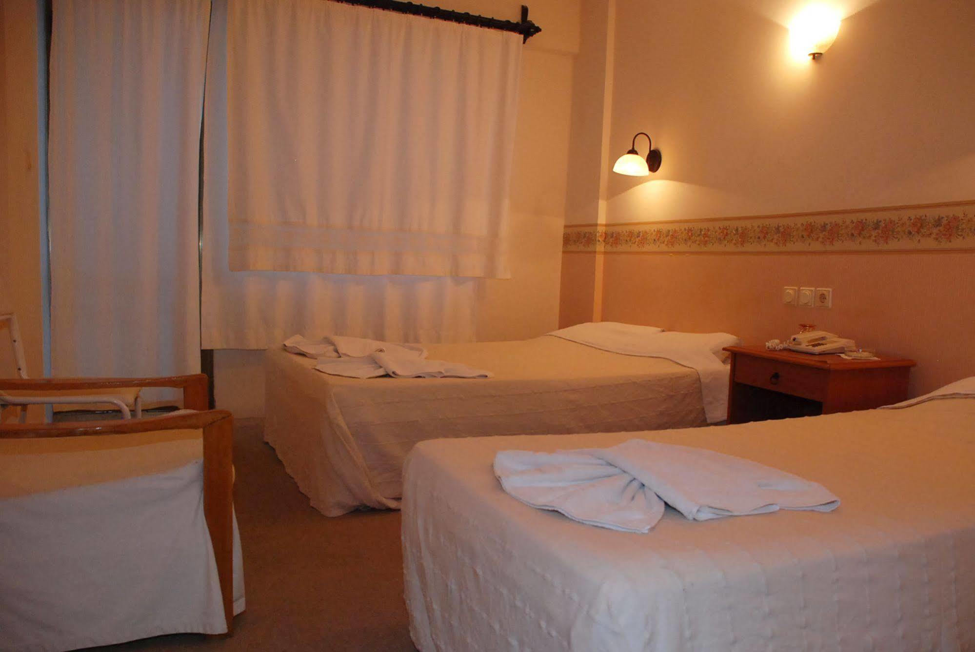 קוסדסי Hotel Dorukhan מראה חיצוני תמונה