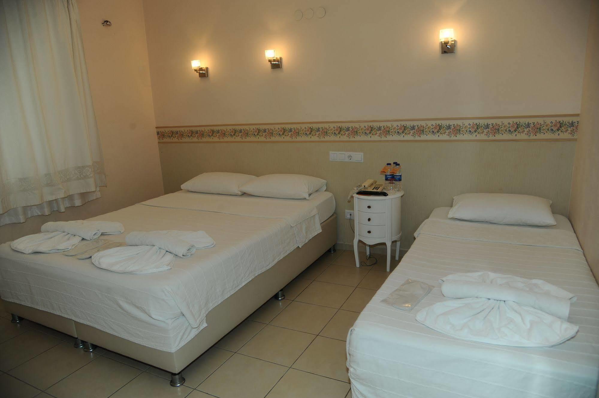 קוסדסי Hotel Dorukhan מראה חיצוני תמונה