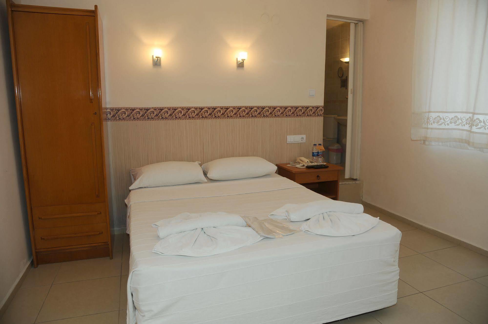קוסדסי Hotel Dorukhan מראה חיצוני תמונה