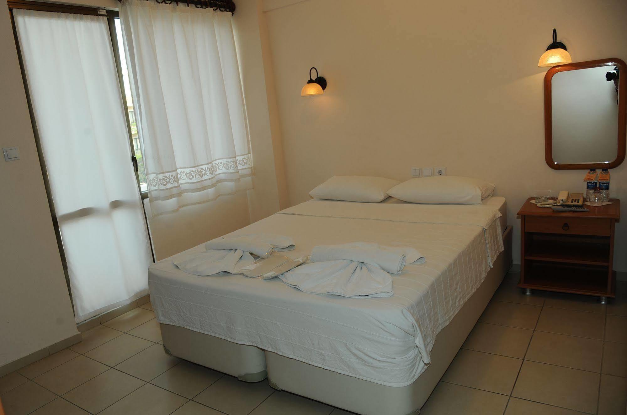 קוסדסי Hotel Dorukhan מראה חיצוני תמונה